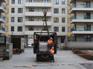 СИЗИФ - Фото Подъем ванны краном в окно, номер 17058