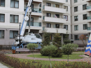 СИЗИФ - Фото Подъем ванны краном в окно, номер 17066
