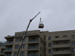 СИЗИФ - Фото Подъем ванны краном в окно, номер 17069