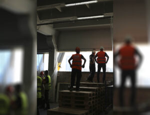 СИЗИФ - Фото Подъём конвейерной линии через окно на высоту 25 метров, номер 23332