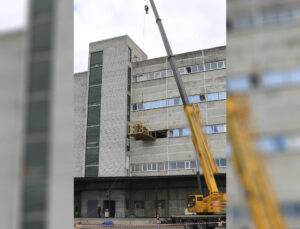 СИЗИФ - Фото Подъём конвейерной линии через окно на высоту 25 метров