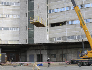 СИЗИФ - Фото Подъём конвейерной линии через окно на высоту 25 метров, номер 23252