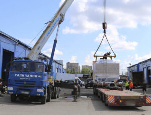 СИЗИФ - Фото Разгрузка нового станка весом 7,5 тонны с трала и установка в новом цехе, номер 23396