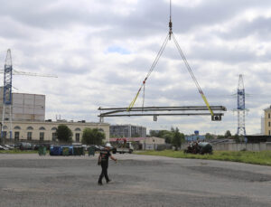 СИЗИФ - Фото Подъём конвейерной линии через окно на высоту 25 метров, номер 23321