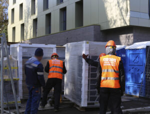 СИЗИФ - Фото Подъем нового вент оборудования на кровлю высотой 80 метров, номер 23492